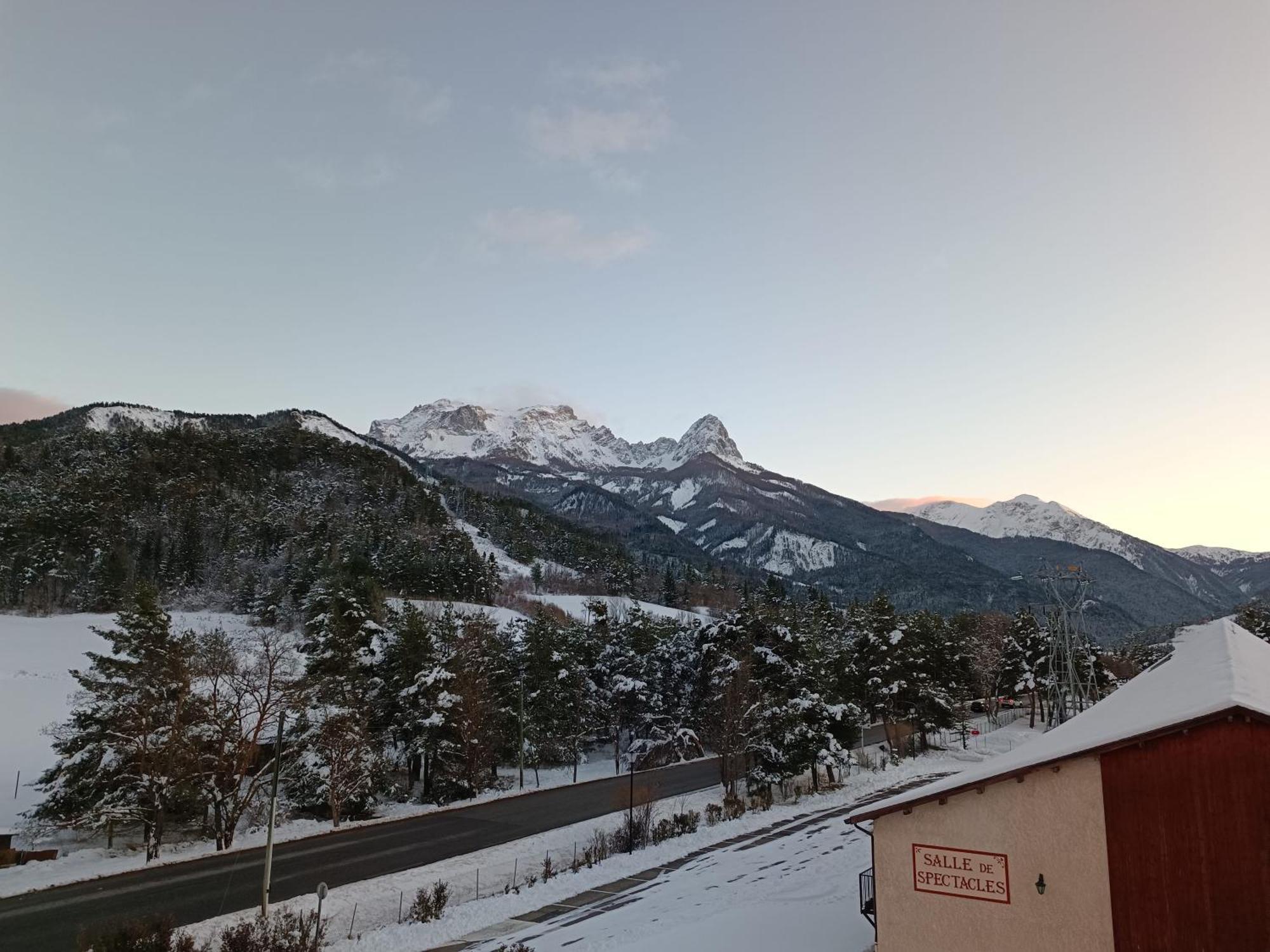 Grand Studio 3 Personnes Idealement Place Barcelonnette Exterior foto